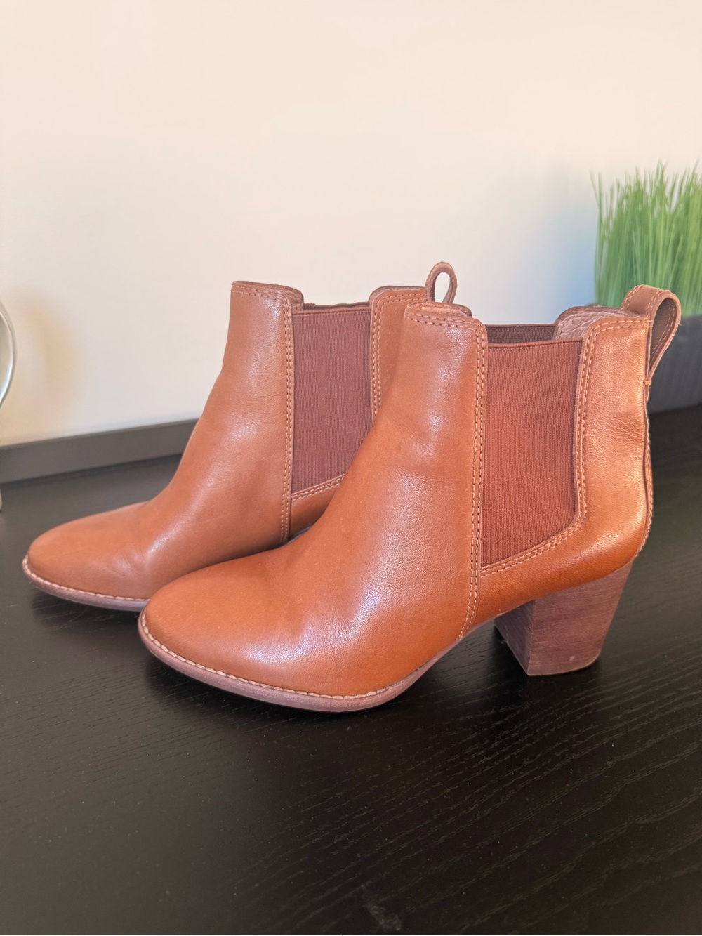 Women's Tan Leather Chelsea Ankle Boots